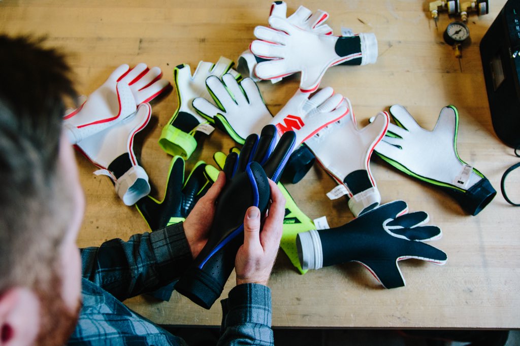 Nike mercurial 2025 keeper gloves